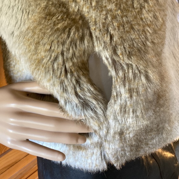 Reversible Weatherproof White and Faux Fur Vest - Picture 9 of 16